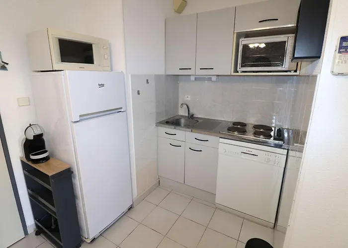 Lumineux Avec Terrasse Et Parking Securise - Fr-1-307-291 * Le Grau-du-Roi
